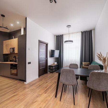Lienes Iela Gem 1Br Apartment With Fireplace In Historic Unesco Center Riga Exterior photo