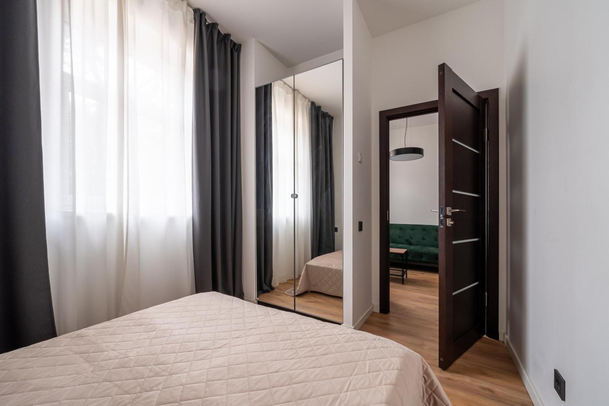 Lienes Iela Gem 1Br Apartment With Fireplace In Historic Unesco Center Riga Exterior photo